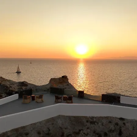 Therra & Sunset Terrace * Oia (Santorini)