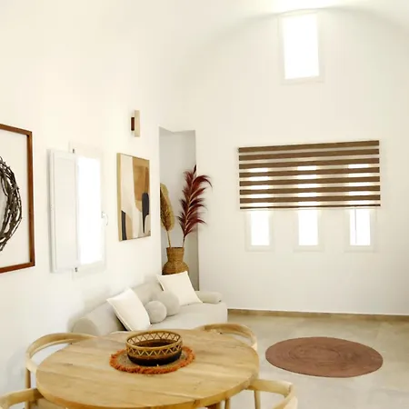 Therra & Sunset Terrace * Oia (Santorini)