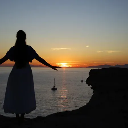 Therra & Sunset Terrace Oia (Santorini)
