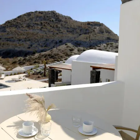 Therra & Sunset Terrace * Oia (Santorini)