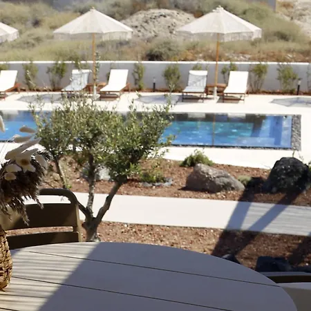 Therra & Sunset Terrace * Oia (Santorini)